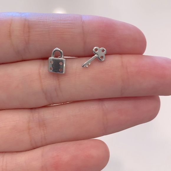 925 Sterling Silver Lock and Key Stud Earrings - Picture 2 of 4